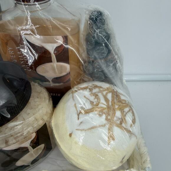 New 8 Piece Lovery Vanilla Coconut Deluxe Bath And Body Spa Set with Basket - Picture 4 of 11